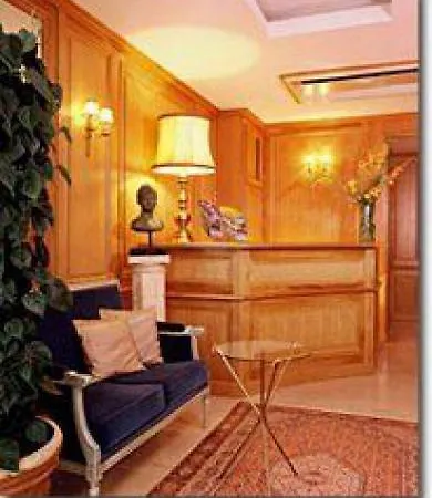 Hotel Baudelaire Opéra Parigi