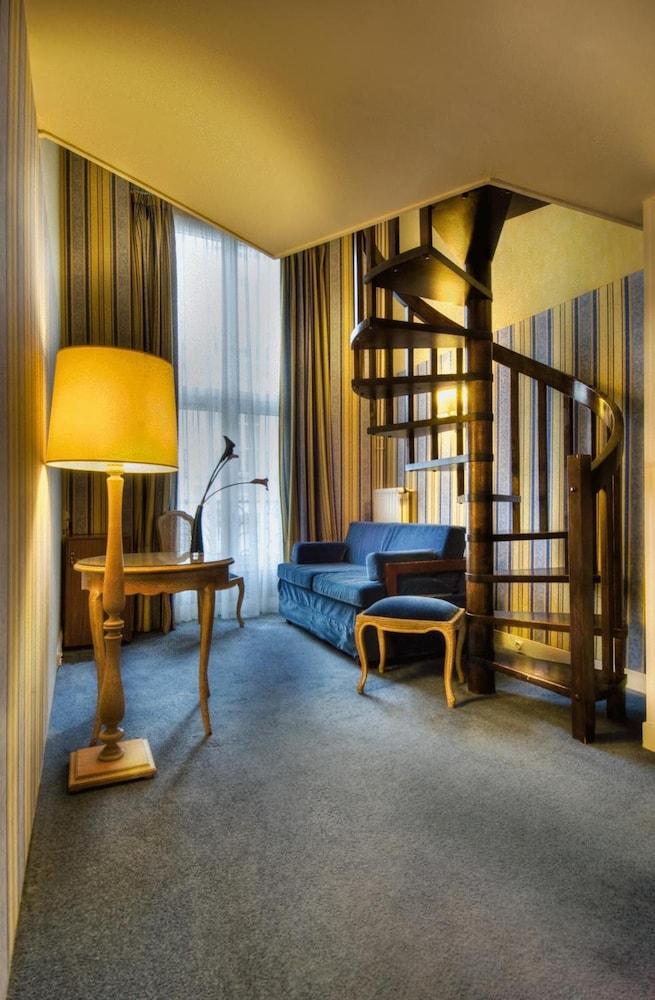 Hotel Baudelaire Opéra Parigi