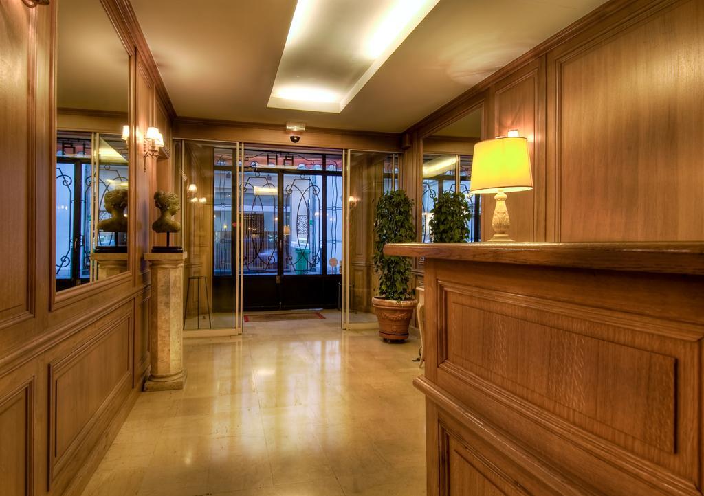 Hotel Baudelaire Opéra Parigi